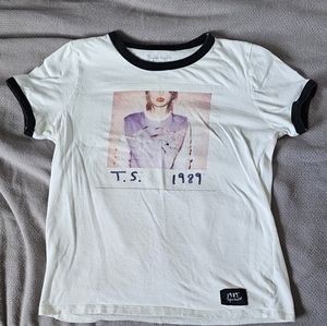 Original Taylor Swift 1989 Tour T-shirt size L 💙🫶💙